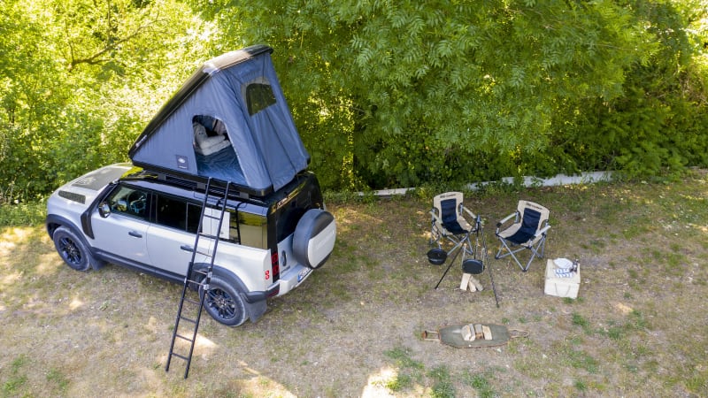 Adviseur Goed opgeleid wenselijk Land Rover introduces rooftop tent for Defender 110 - Autoblog