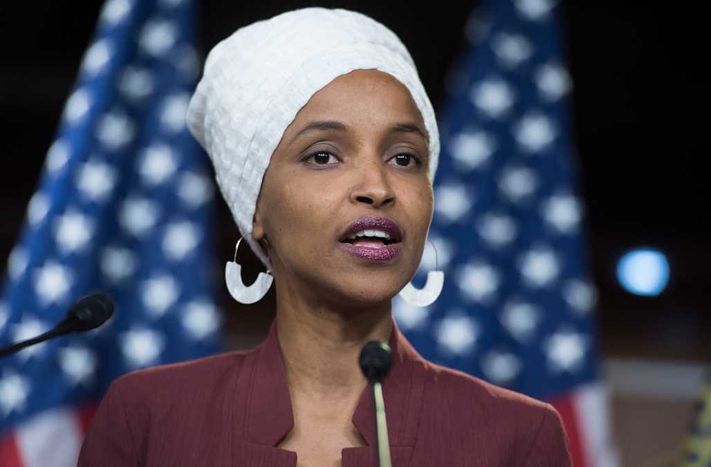Cardi B Elizabeth Warren And Bernie Sanders Send Messages Of Support For Ilhan Omar In Response To Send Her Back Chants Aol News