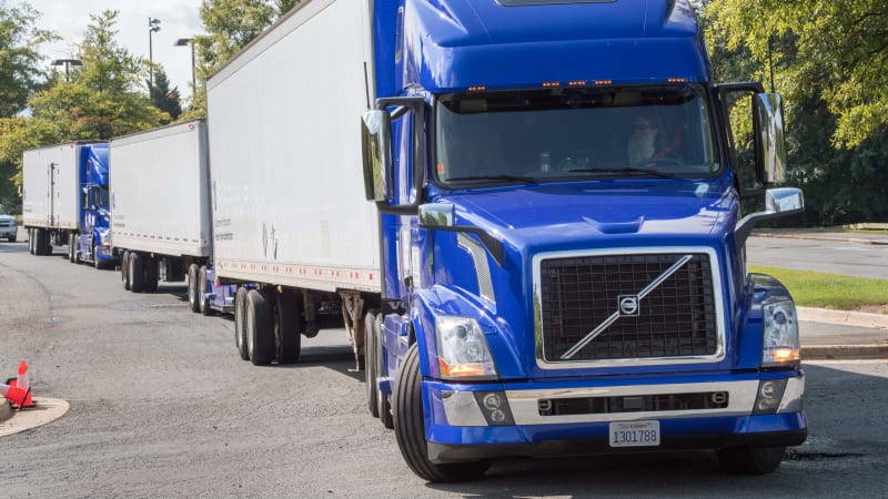 photo of Daimler to test truck convoy 'platooning' technology on U.S. roads image