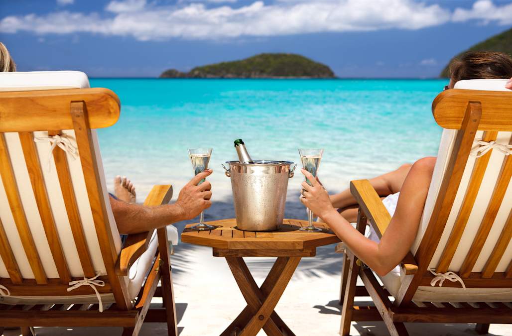 honeymoon-couple-in-recliners-drinking-c