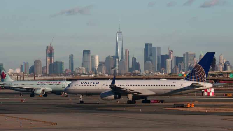 Airlines meet with Biden officials to push for green-fuel breaks - Autoblog