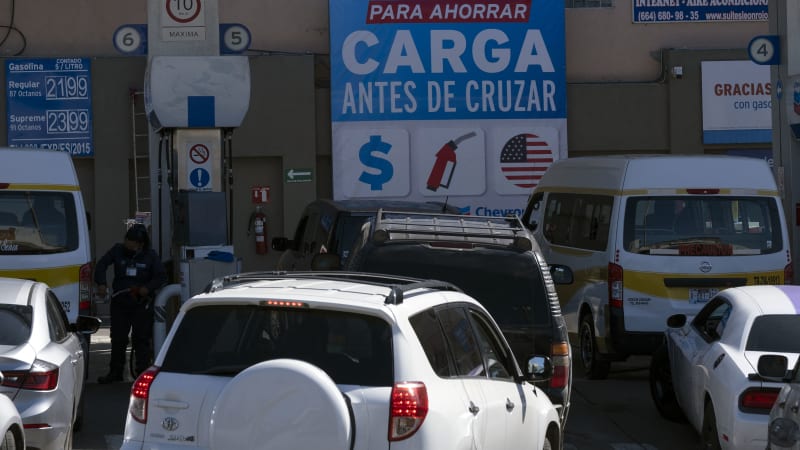 México suspende los subsidios a la gasolina mientras los estadounidenses cruzan la frontera por acuerdos