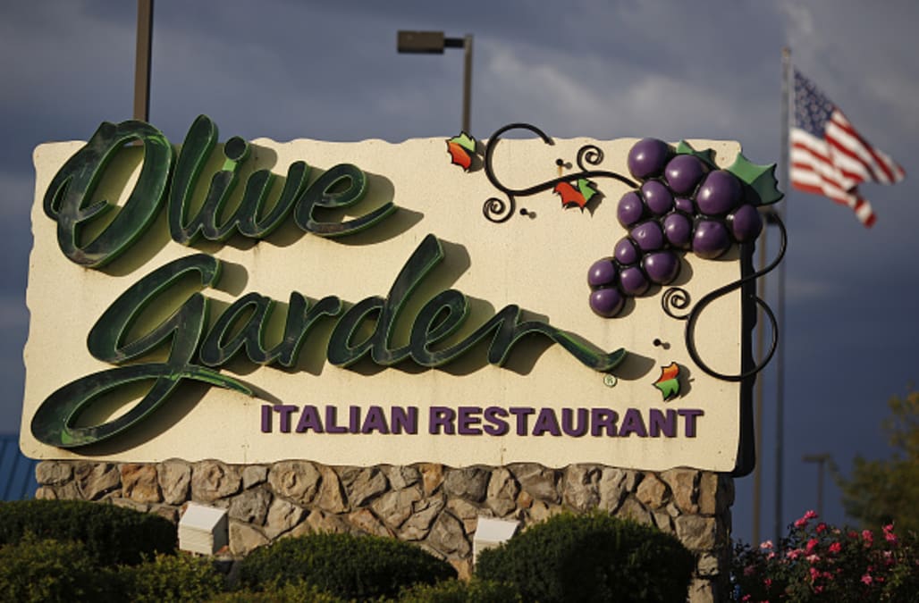 Comedian Says Olive Garden Waitress Doesn T Like Serving Blacks