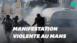 Les images de la manif de forains qui a dégénéré en violents affrontements au