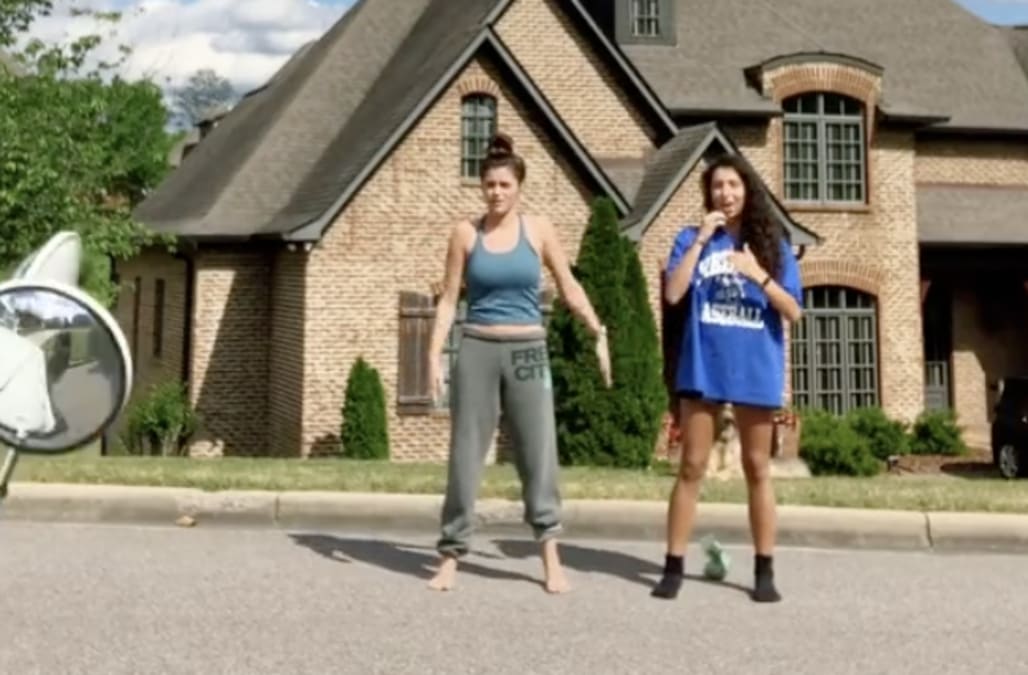 Teenagers' dance video interrupted by unplanned visitor: 'Can't make this  stuff up' - Yahoo Sports