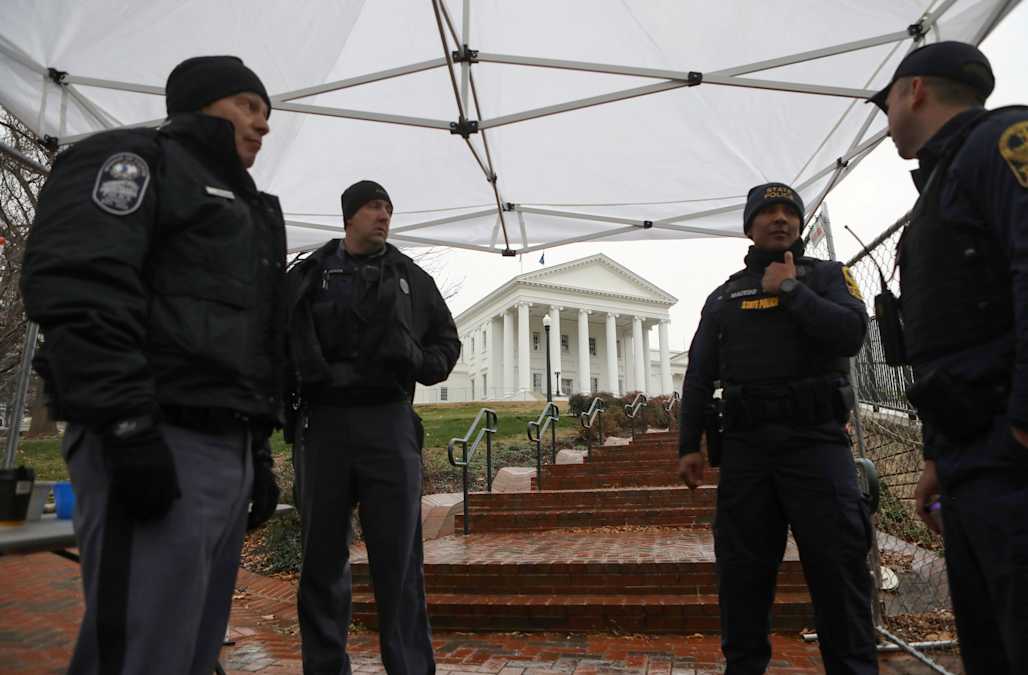 Vows of peace, fears of violence at Virginia gun rally