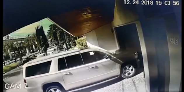 El video de la cámara de seguridad muestra la residencia del empresario José Chedraui.
