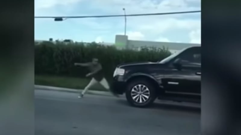 Florida man attacks a Ford Expedition with his bare hands - Autoblog