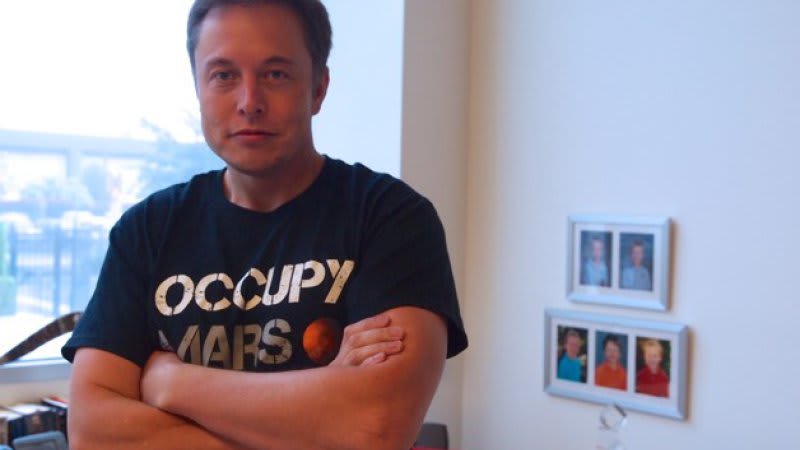 photo of Rolling Stone profile depicts Elon Musk as mere human image
