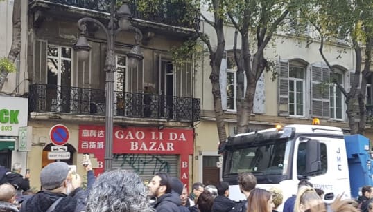Un balcon s'écroule à Marseille au passage de la marche pour les victimes des immeubles