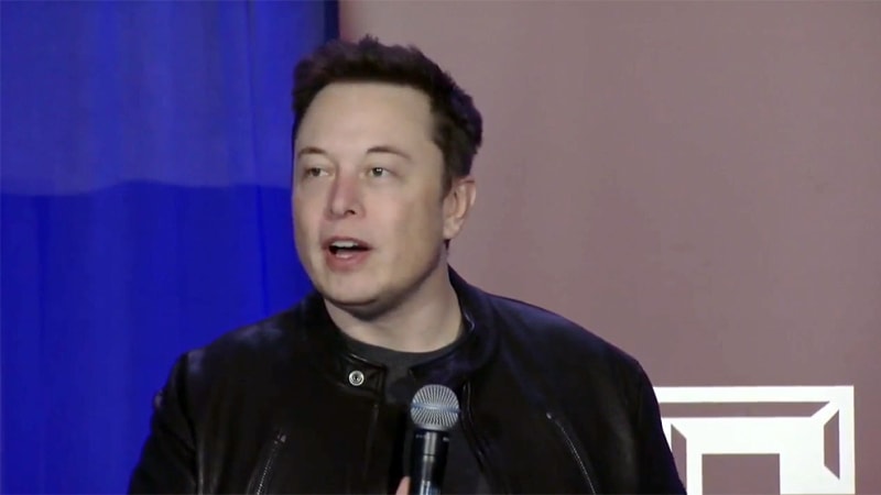 Elon Musk talks up electric plane at hyperloop event - Autoblog