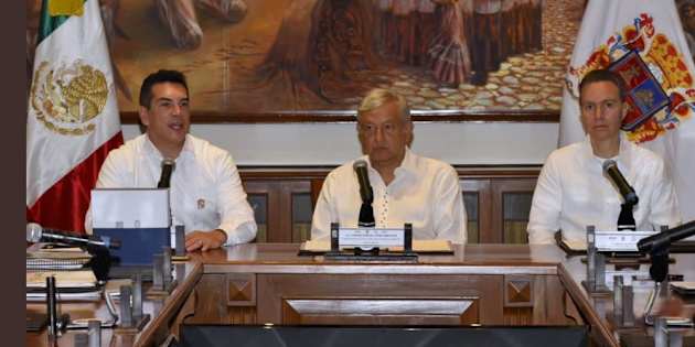 Reunión de trabajo sobre el Tren Maya entre el presidente electo, Andrés Manuel López Obrador y los gobernadores de Oaxaca, Chiapas,Tabasco y Campeche.