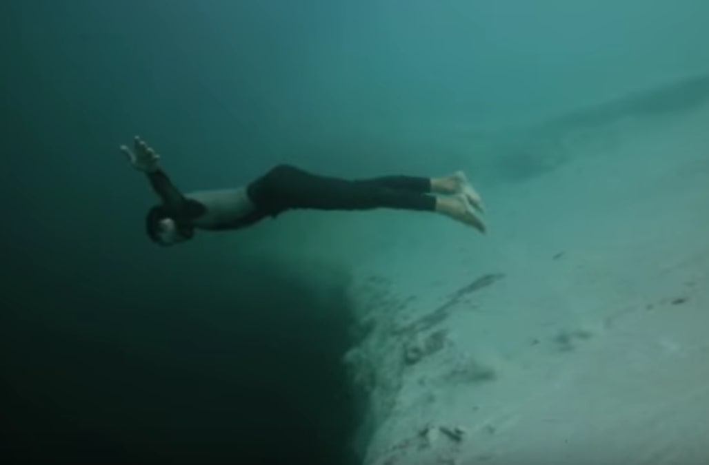 Man Dives Into Underwater Sinkhole In Stunning Terrifying