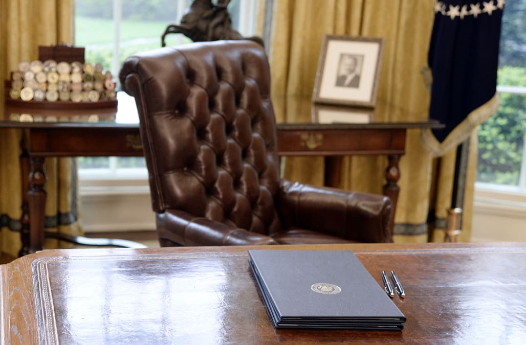 Trump Has A Button On His Desk For Ordering Coca Cola Aol Lifestyle