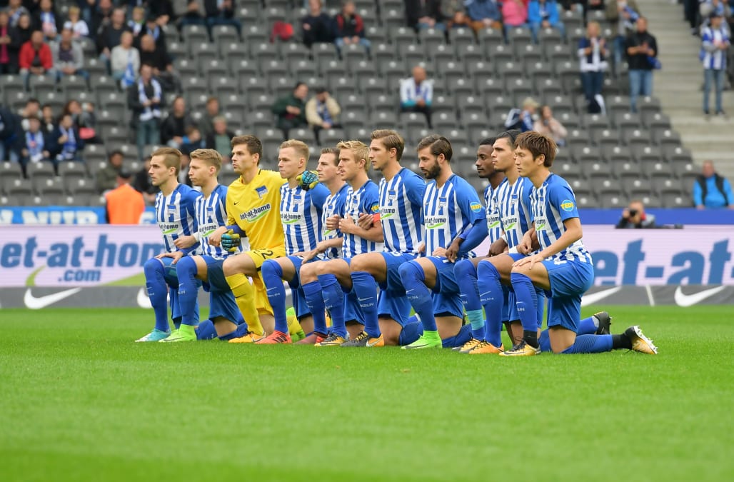 German Soccer Team Takes A Knee In Solidarity With Nfl