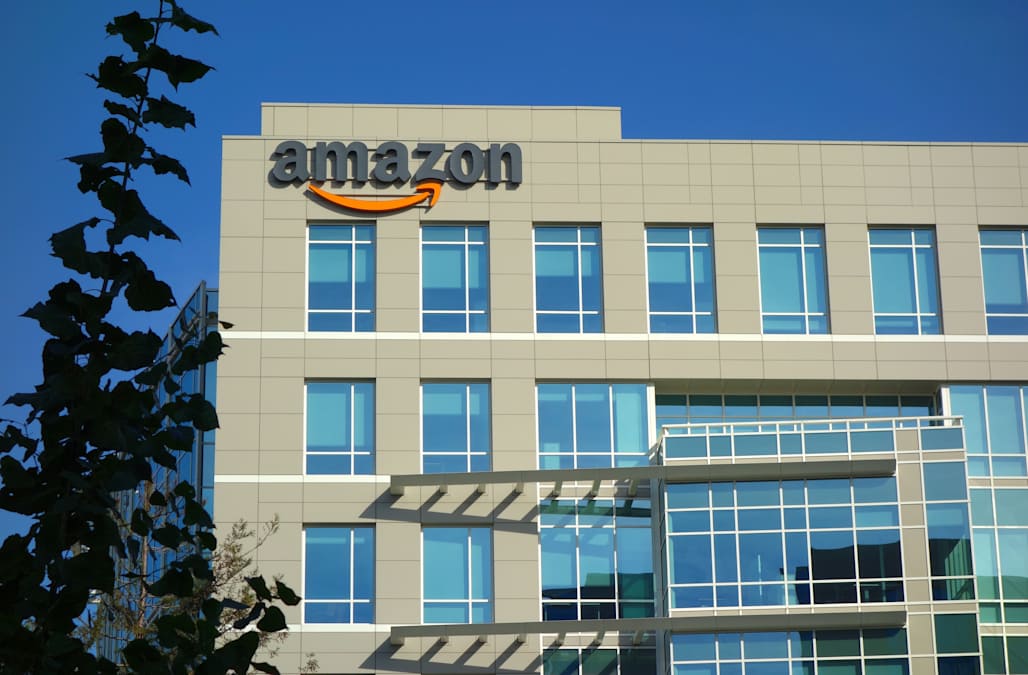 Amazon opens bidding to cities for 5 bln �HQ2�, a second