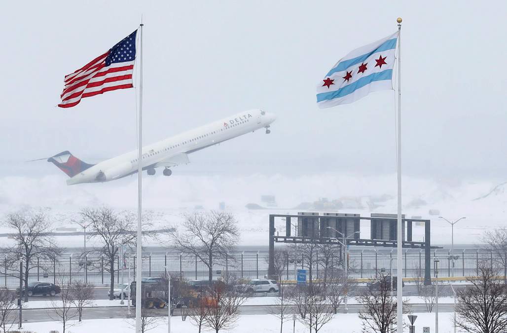 Thousands of flights canceled as major snowstorm threatens Northeast