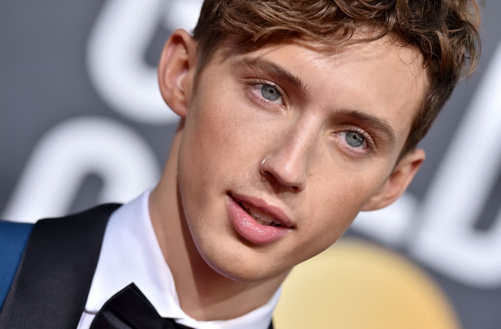 1028px x 675px - Troye Sivan slams reporter for asking 'invasive' gay sex ...