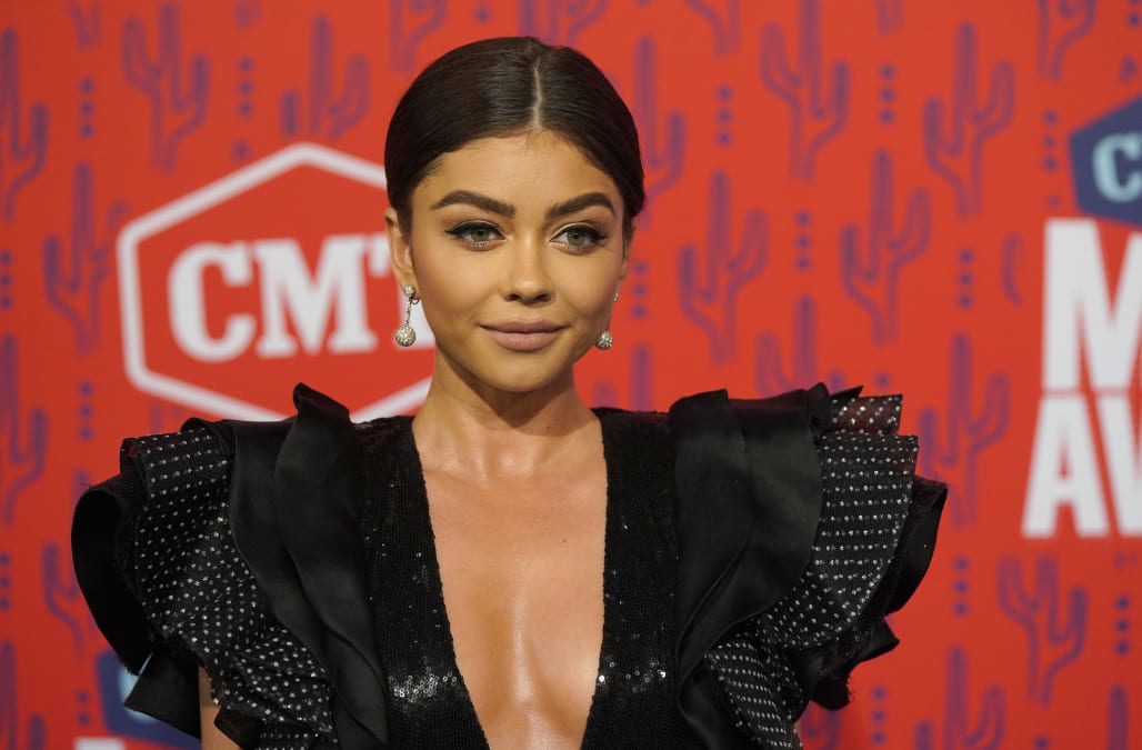 Sarah Hyland Claps Back At Troll Who Called Her Obnoxious After Engagement Aol Entertainment