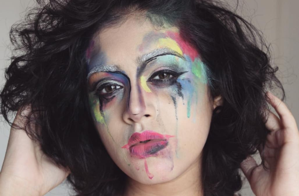 Girl tricked people into thinking she was a male pop star using only makeup