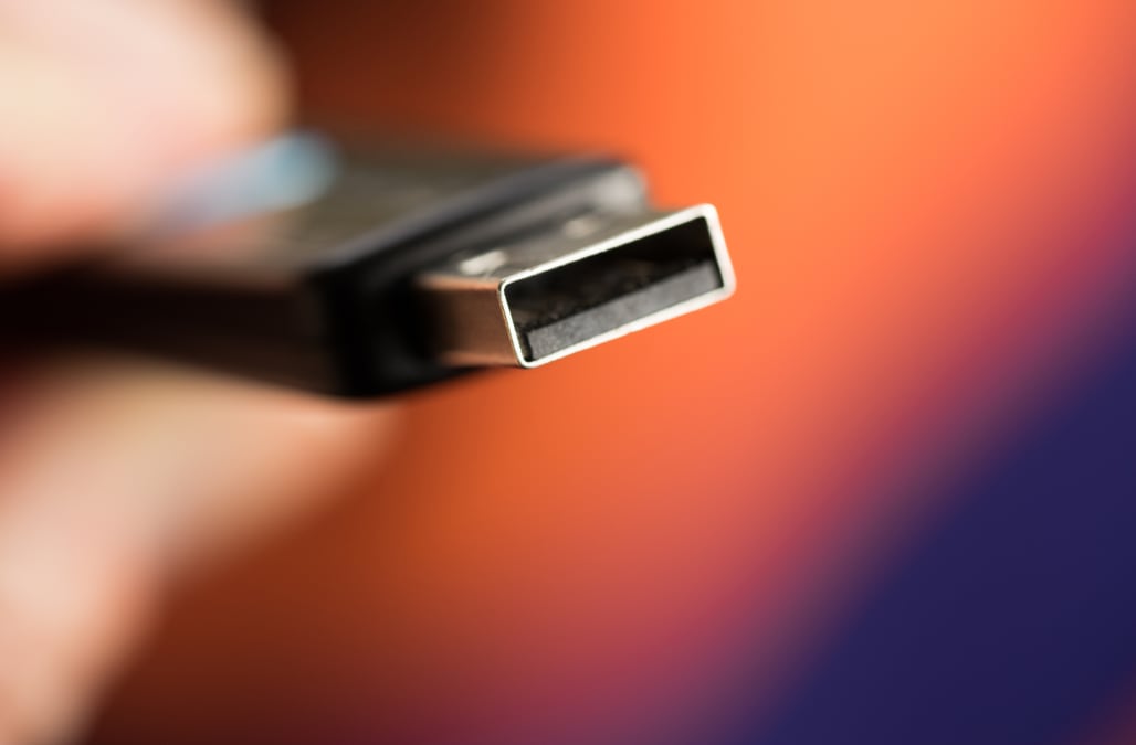 USB Killer can fry any computer in seconds — watch it in action