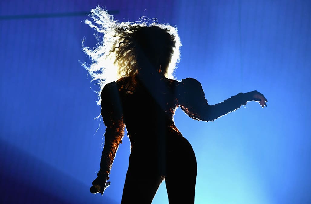 Vogue calls Beyoncé the best dressed at the CMAs - AOL