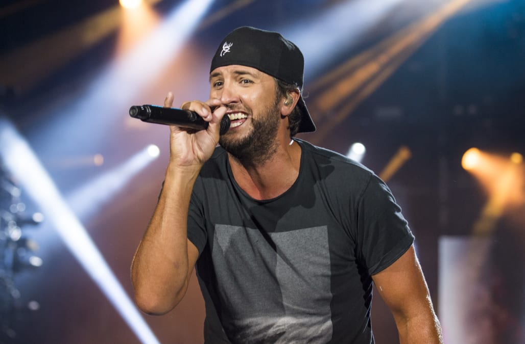 Luke Bryan makes an exception to his no butt-grabbing rule for an 88 ...