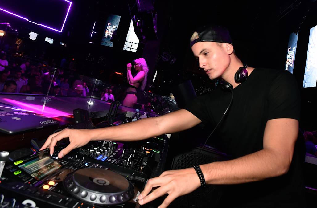 DJ MAKJ proves he's here for the fans, period. - AOL