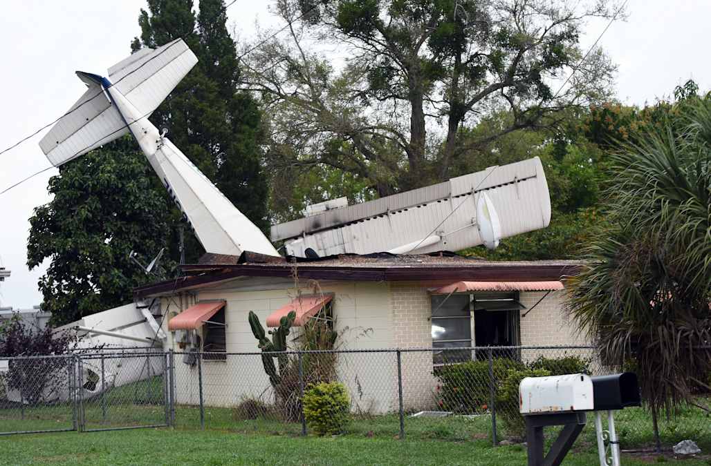 Pilot killed as small plane crashes into Florida home, but his trainee ...