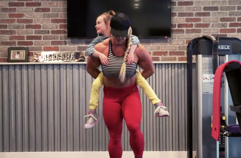 World's Strongest Mom With 18 Inch Biceps - Meet Aleesha Young -  EssentiallySports