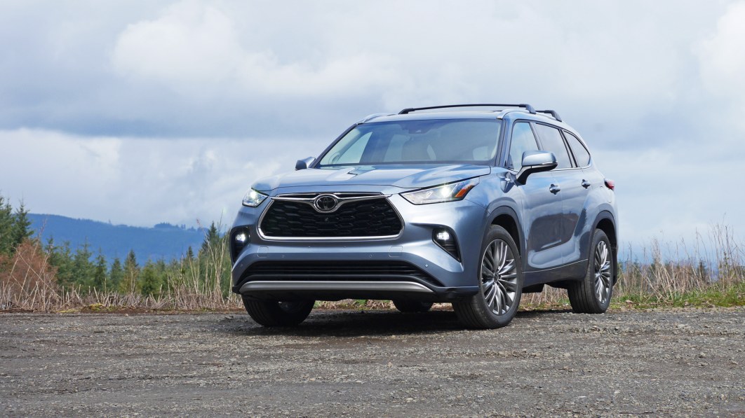 photo of 2022 Toyota Highlander Review | It takes the Bronze (Edition) image