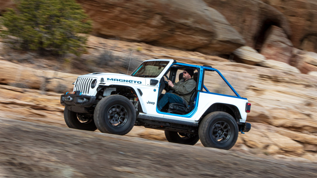Jeep-Magneto-BEV-on-road-action-profile.jpg