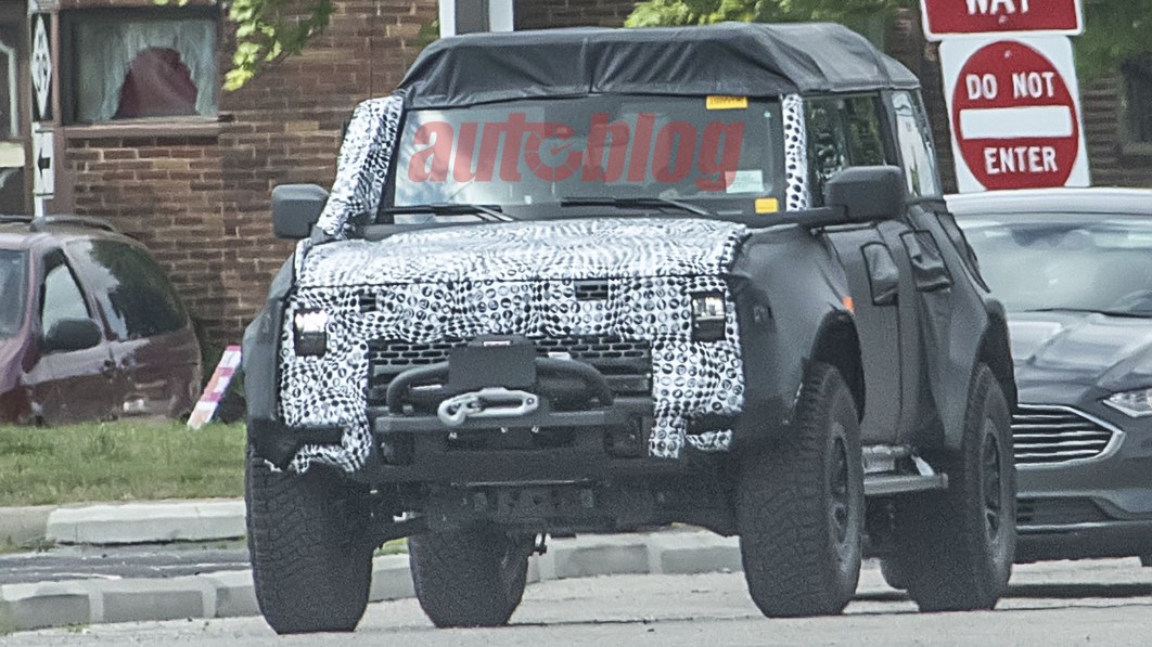 Ford Bronco factory-outfitted as an overlander caught in new spy photos