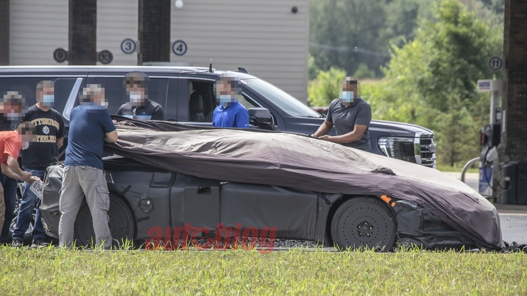 Neue Spionagefotos zeigen Corvette-Prototypen, möglicherweise Hybrid, bei Tests neben Acura NSX