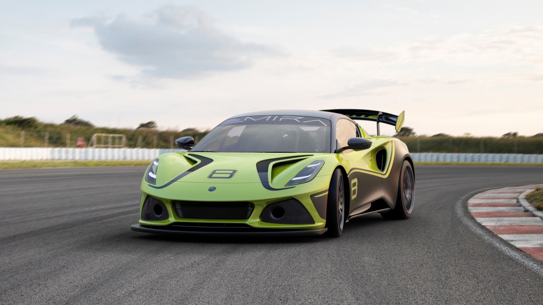 Lotus Emira GT4 Auto enthüllt, bereit für die Rennstrecke€