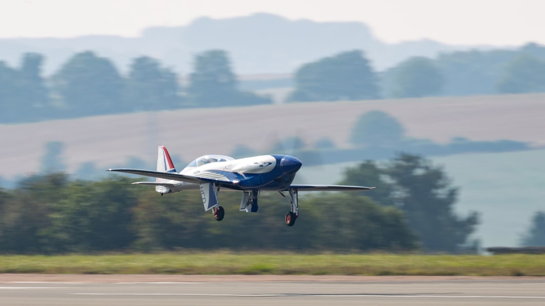 Vollelektrisches Flugzeug von Rolls-Royce absolviert 15-minütigen Jungfernflug€