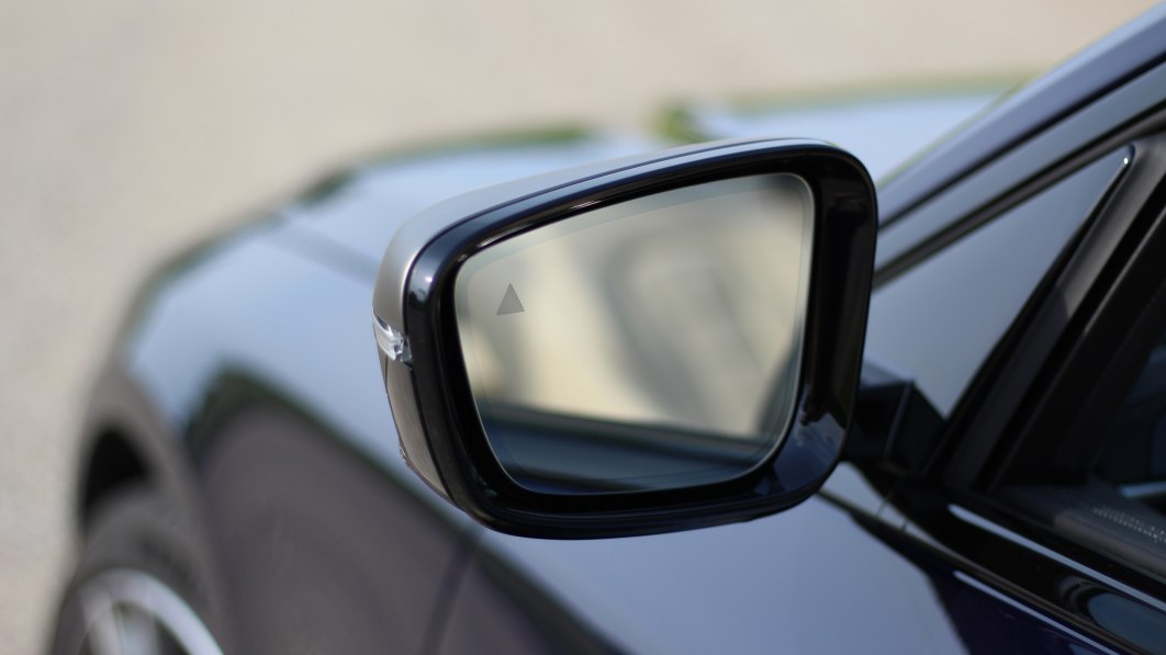 Let's get auto-dimming mirrors in more new cars, because I'm done