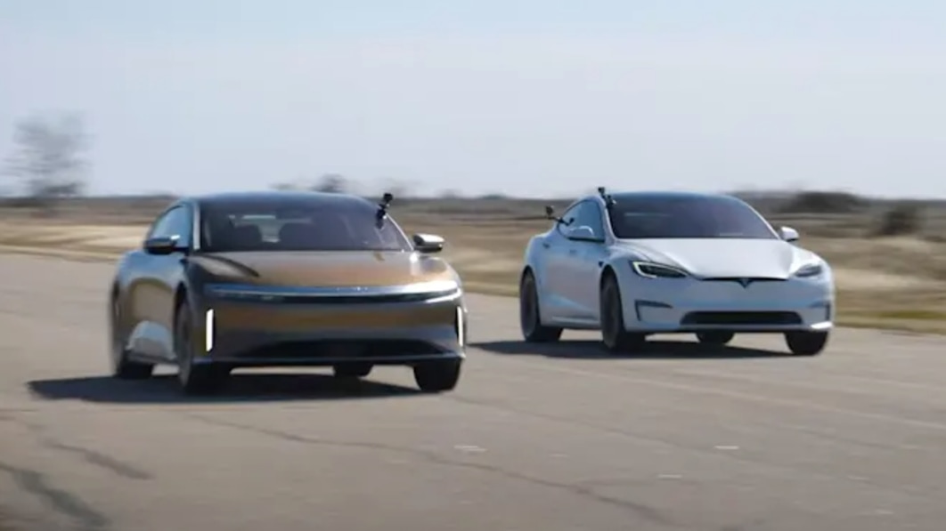 Tesla Model S Plaid vs Lucid Air: Watch them in a drag race
