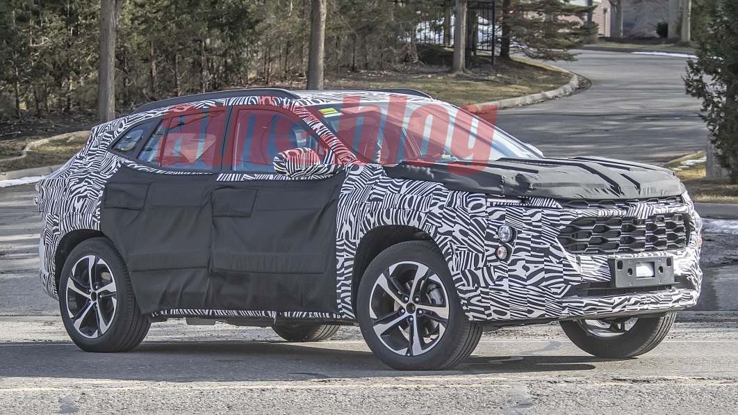 Mystery Chevy compact SUV spied, might slot below Equinox