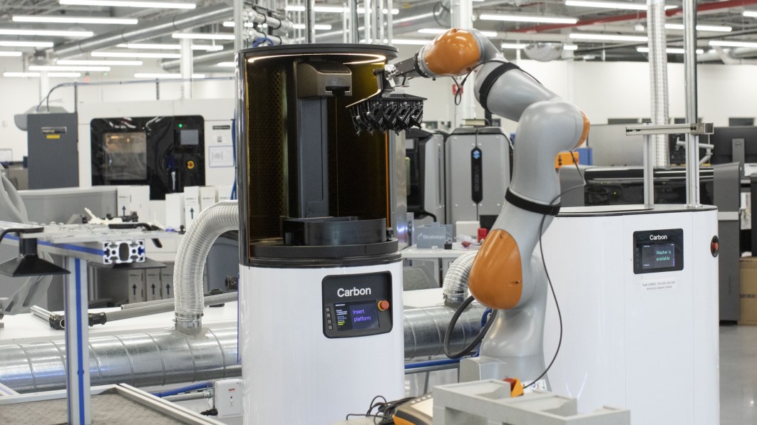 Ford setzt jetzt Roboter ein, um 3D-Drucker ohne menschliche Hilfe zu bedienen