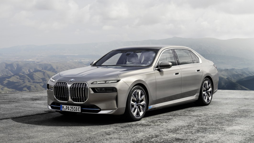 2023 BMW i7 and new gasoline 7 Series variants fully revealed