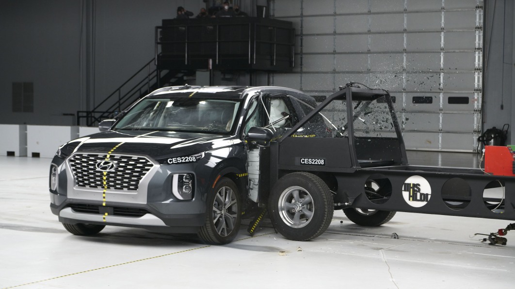 10 of 18 midsize SUVs earn 'good' IIHS side impact safety rating