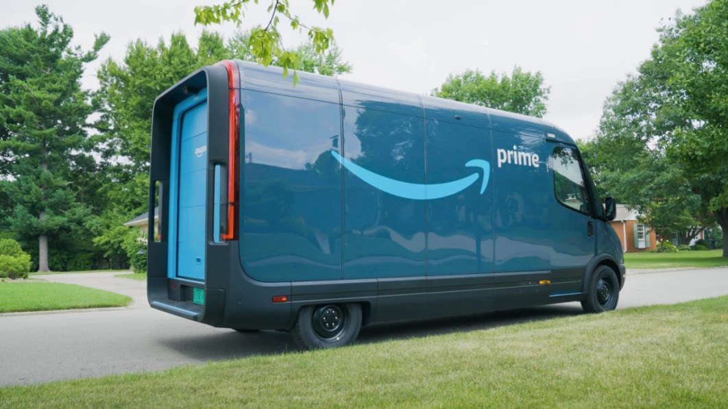 Amazons elektrische Lieferwagen Rivian liefern jetzt aus