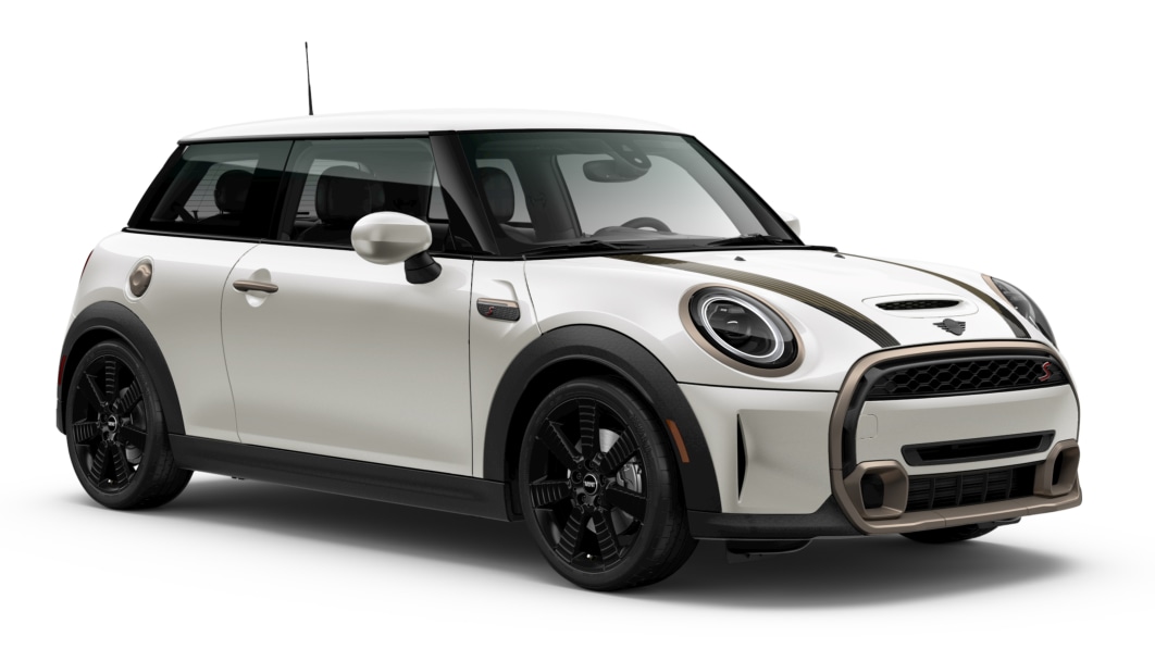 Mini brings back the six-speed manual for certain 2023 trims