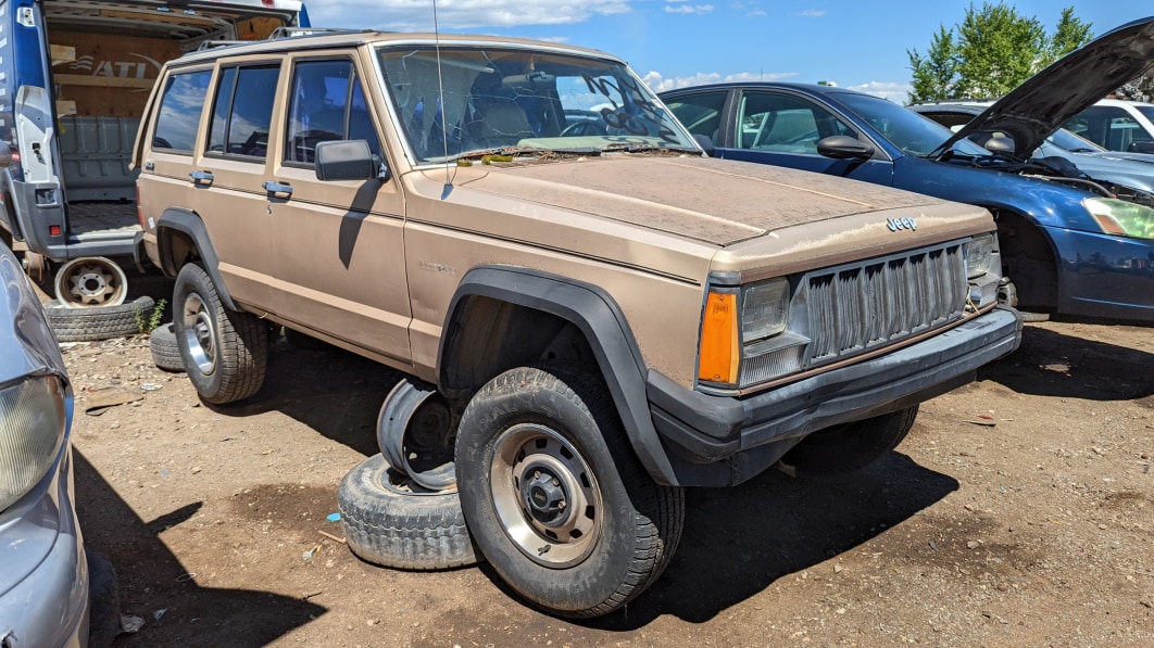 99-1990-Jeep-Cherokee-in-Colorado-junkyard-photo-by-Murilee-Martin.jpg