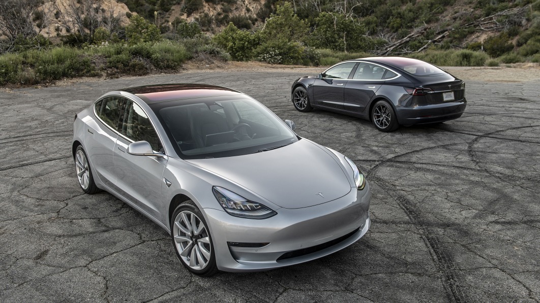 Tesla Model 3 refresh coming with even more controls via the display, sources say – Autoblog