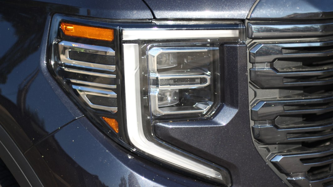 GM llama a revisión 740,000 vehículos por problemas con las luces de circulación diurna