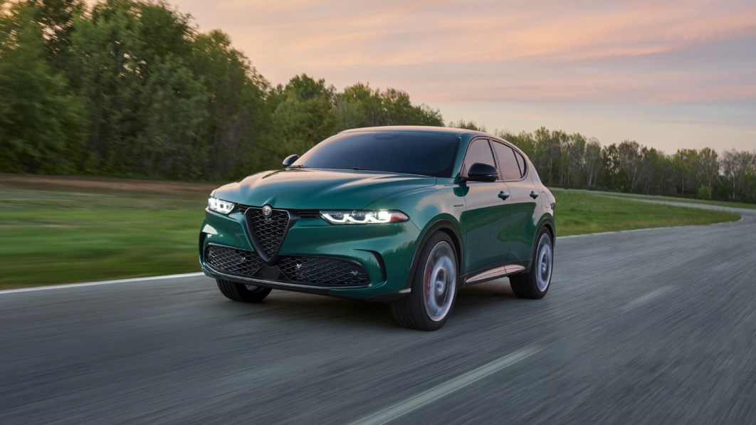 2024 Alfa Romeo Tonale starts just under 45,000 Autoblog