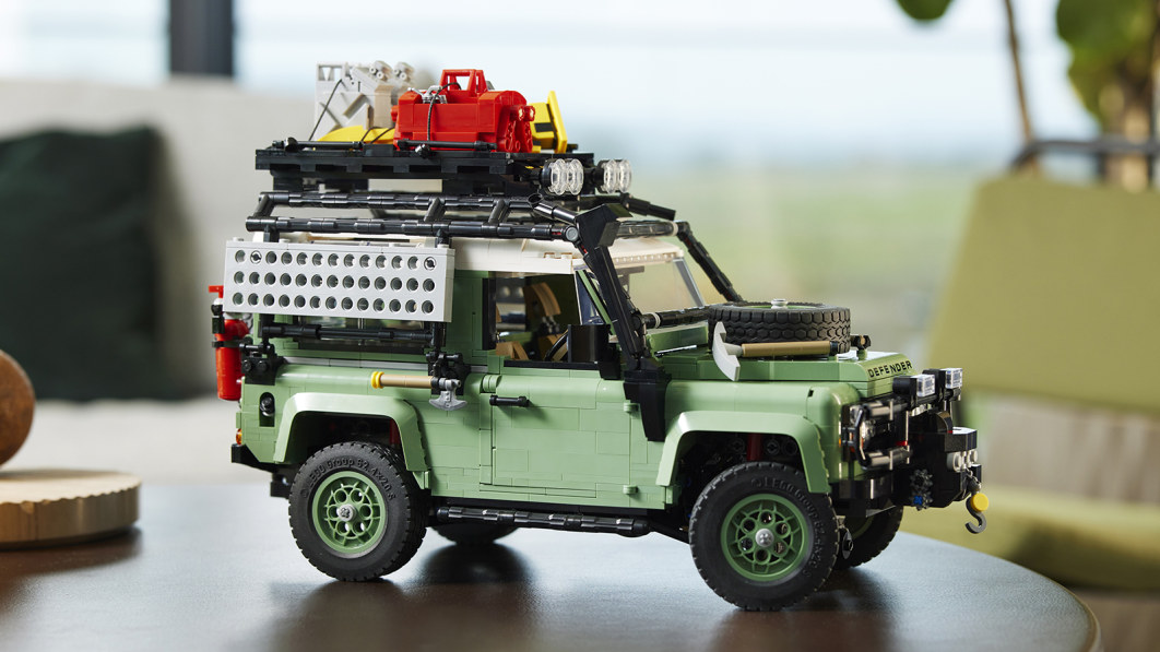 Løs Svarende til Afslut Lego releases a 2,336-piece Land Rover Defender 90 kit - Autoblog
