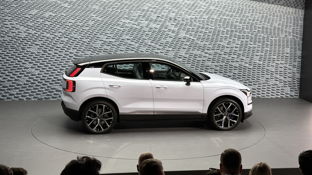 Volvo EX30 2025: کراس کانتری جالب، کلیدهای پنجره خراب و سایر جزئیات حضوری